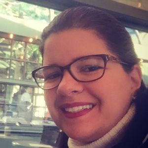 Meet your Posher, Larissa