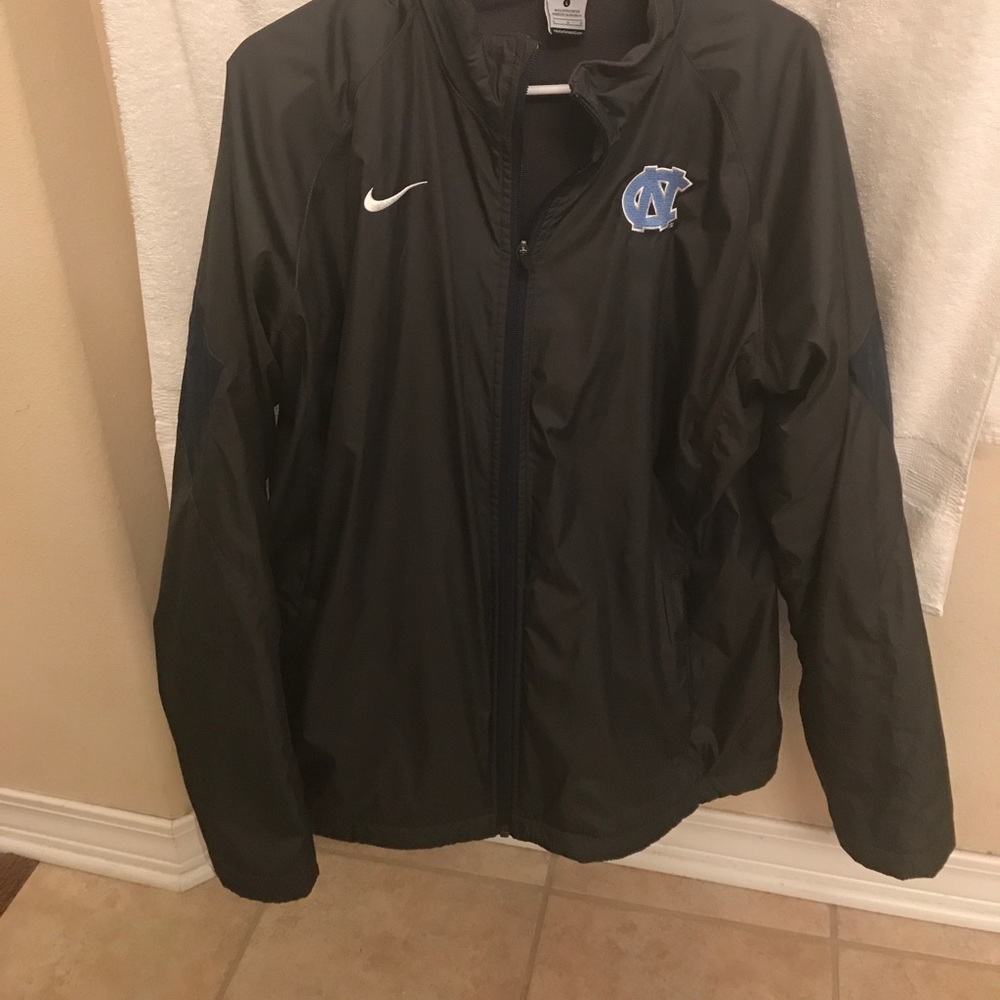 EUC Nike Tar Heels Fleece Lined Windbreaker