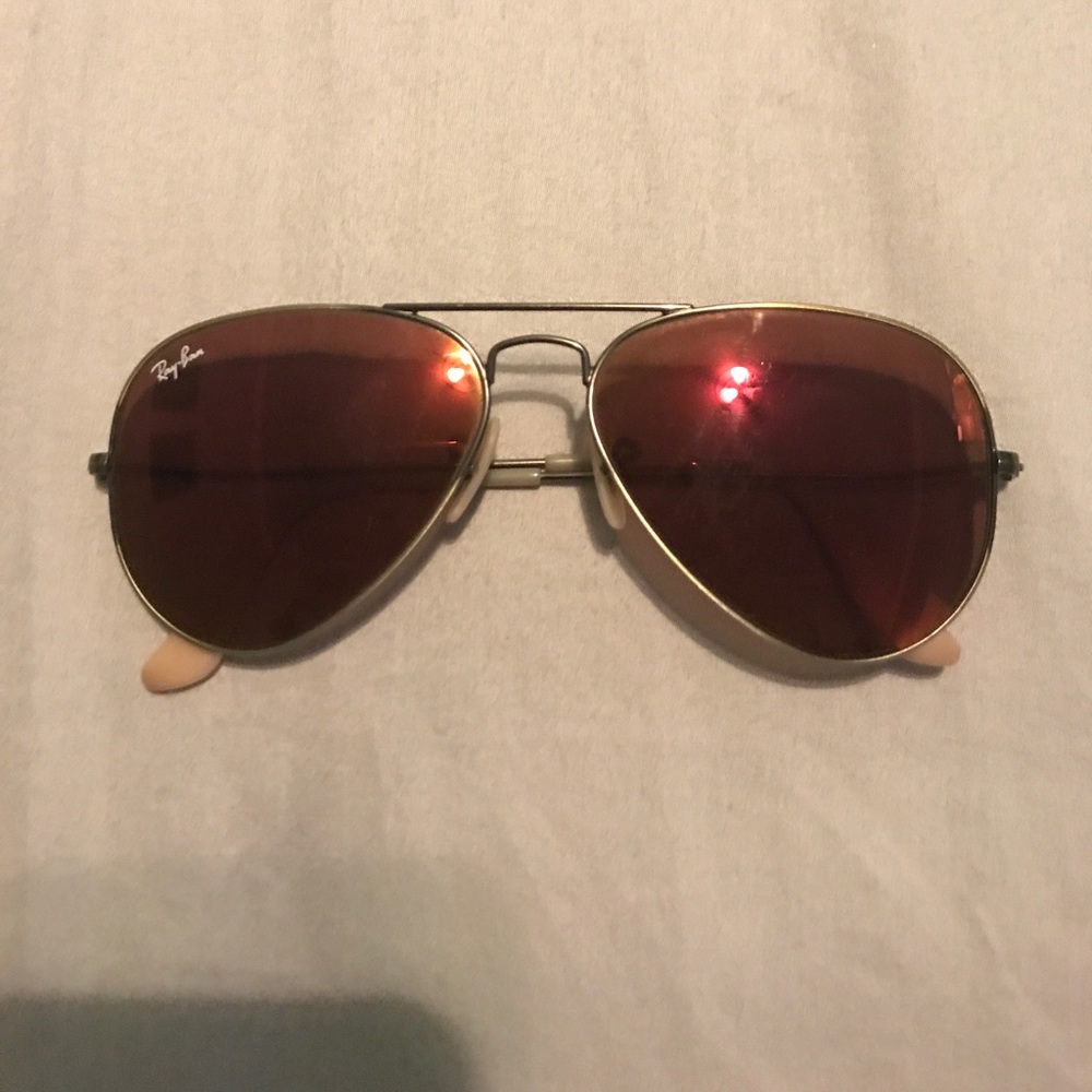 Red ray Ban aviators!