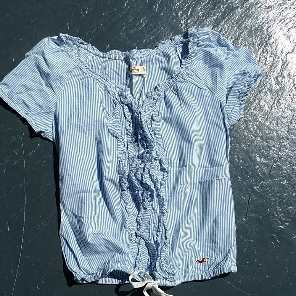Hollister top