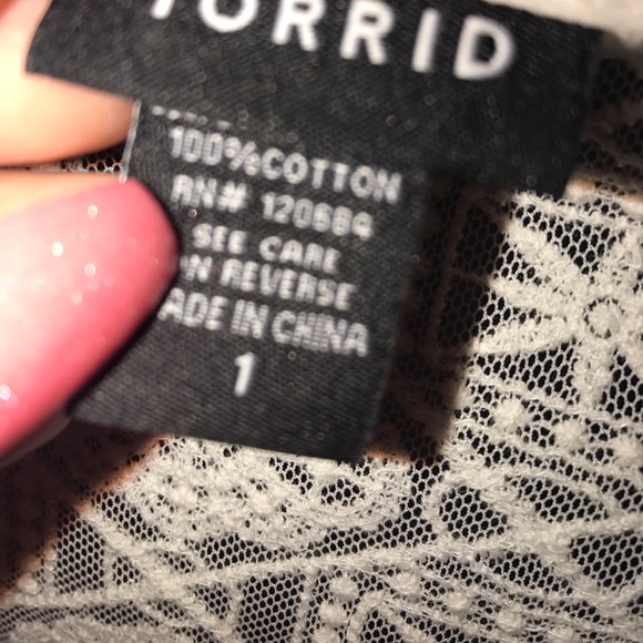 Torrid flutter blouse 🦋 - Picture 3 of 5