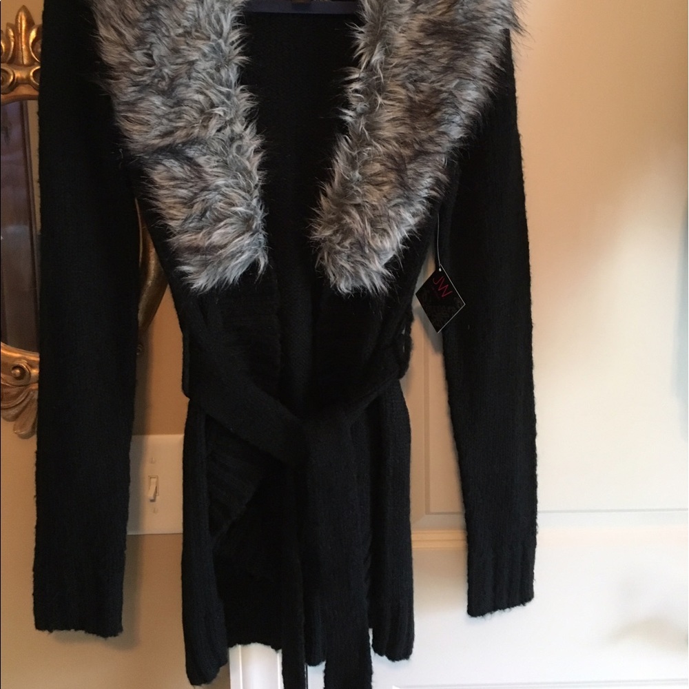 NWT Long sweater faux fur collar