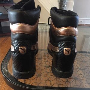 Black gold wedges pumas