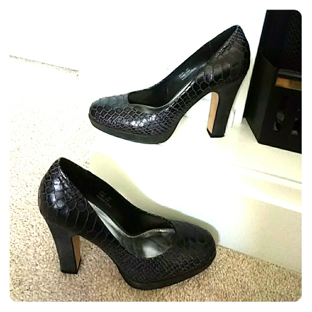 Calvin Klein leather & suede pump