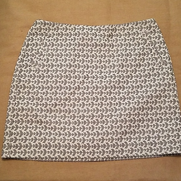 Banana Republic Dresses & Skirts - Banana Republic lined  pencil skirt EUC