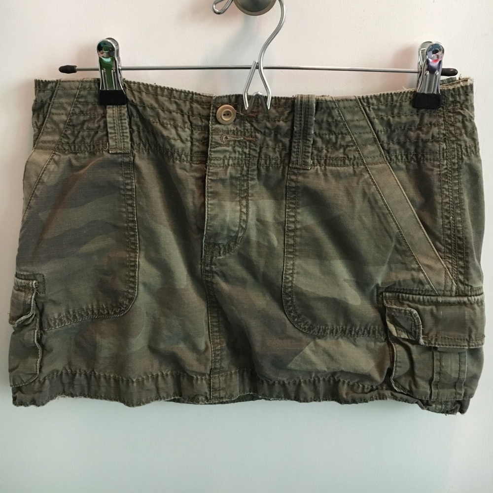 American Eagle Outfitters camo skirt