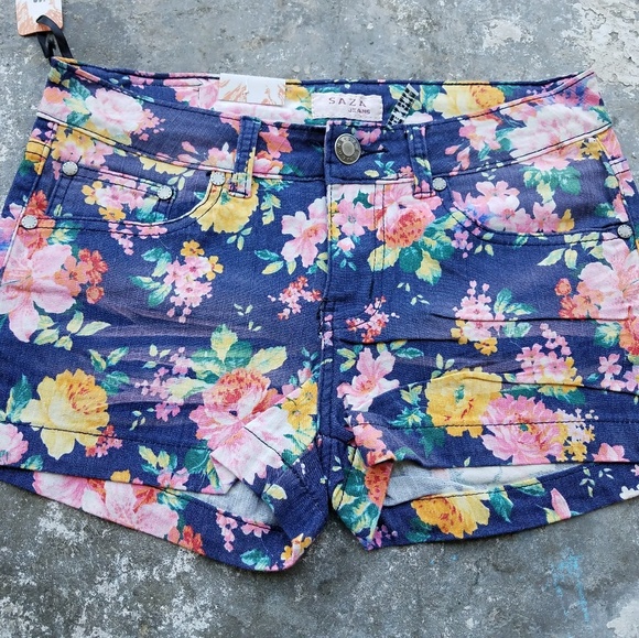 💟New Blue/Colorful Floral Shorts💛 - Picture 2 of 5