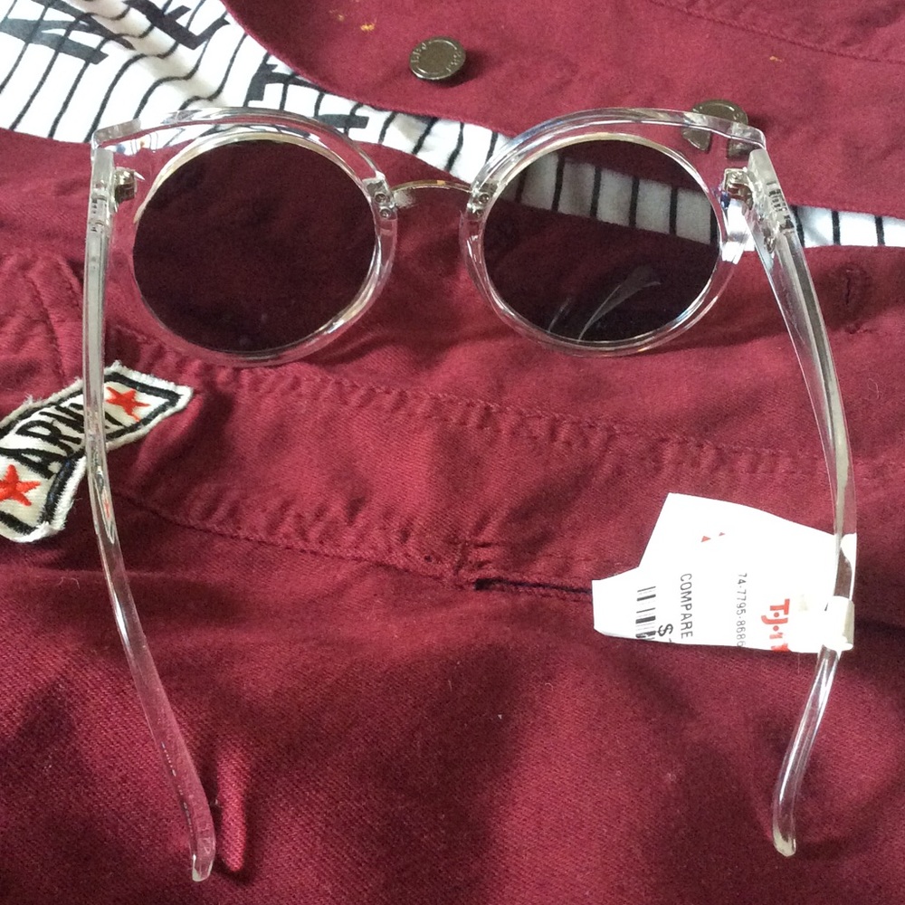 Quay Sunglasses 😎💎 - Picture 3 of 7