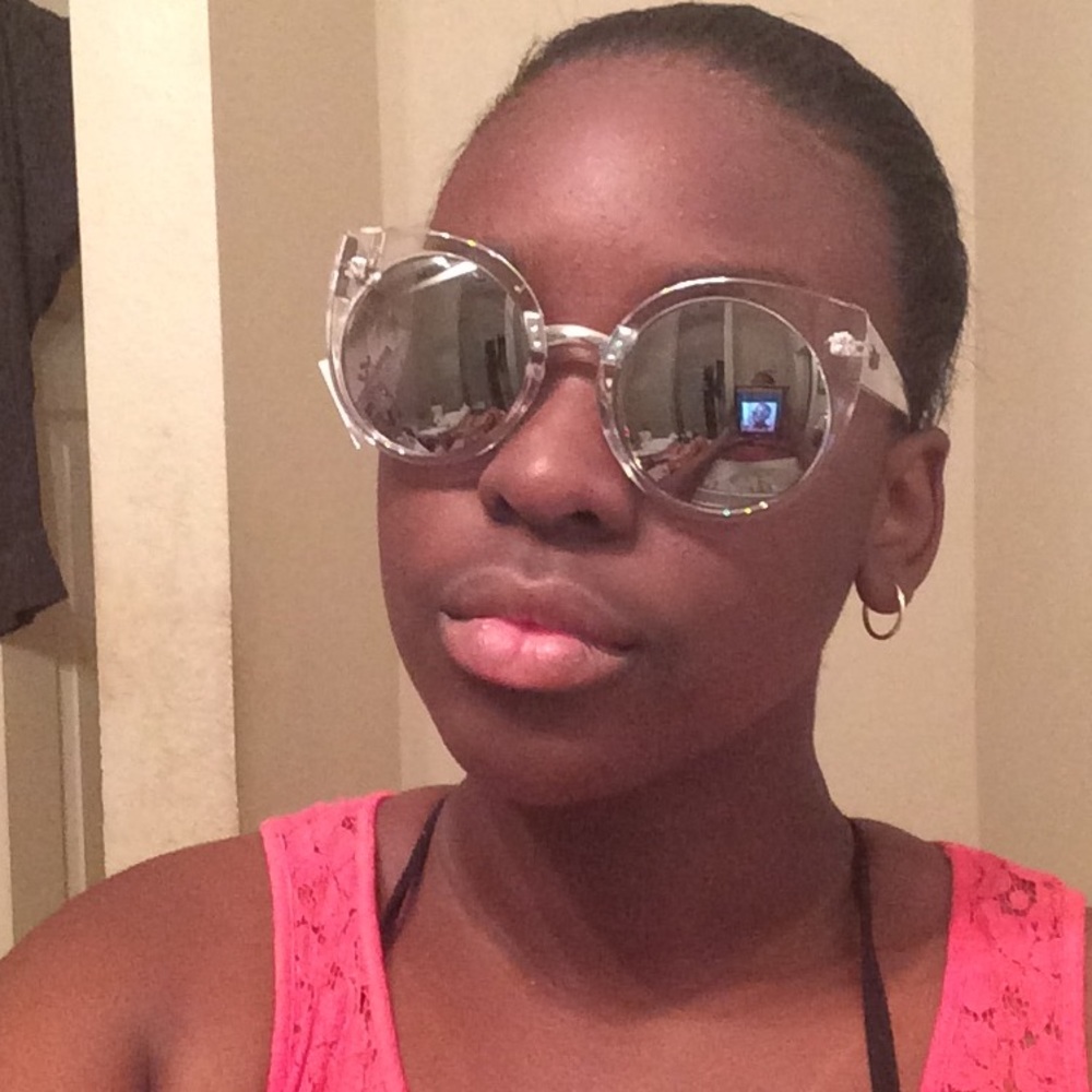 Quay Sunglasses 😎💎 - Picture 5 of 7