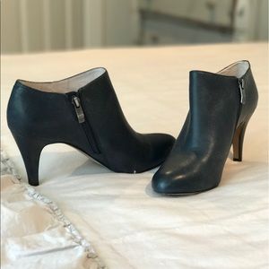 Vince Camuto Vive Navy Bootie -Size 8