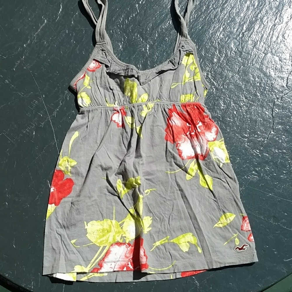 Hollister top