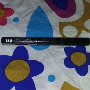 Urban decay razor sharp liqued eye liner