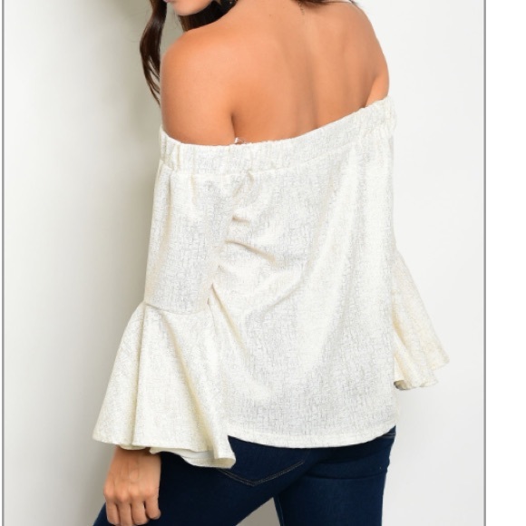 Off shoulder bell sleeve ❤️one left in a large - Picture 2 of 4