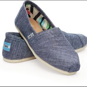 TOMS WOMENS CLASSIC Dark Blue Chambray size 7.5