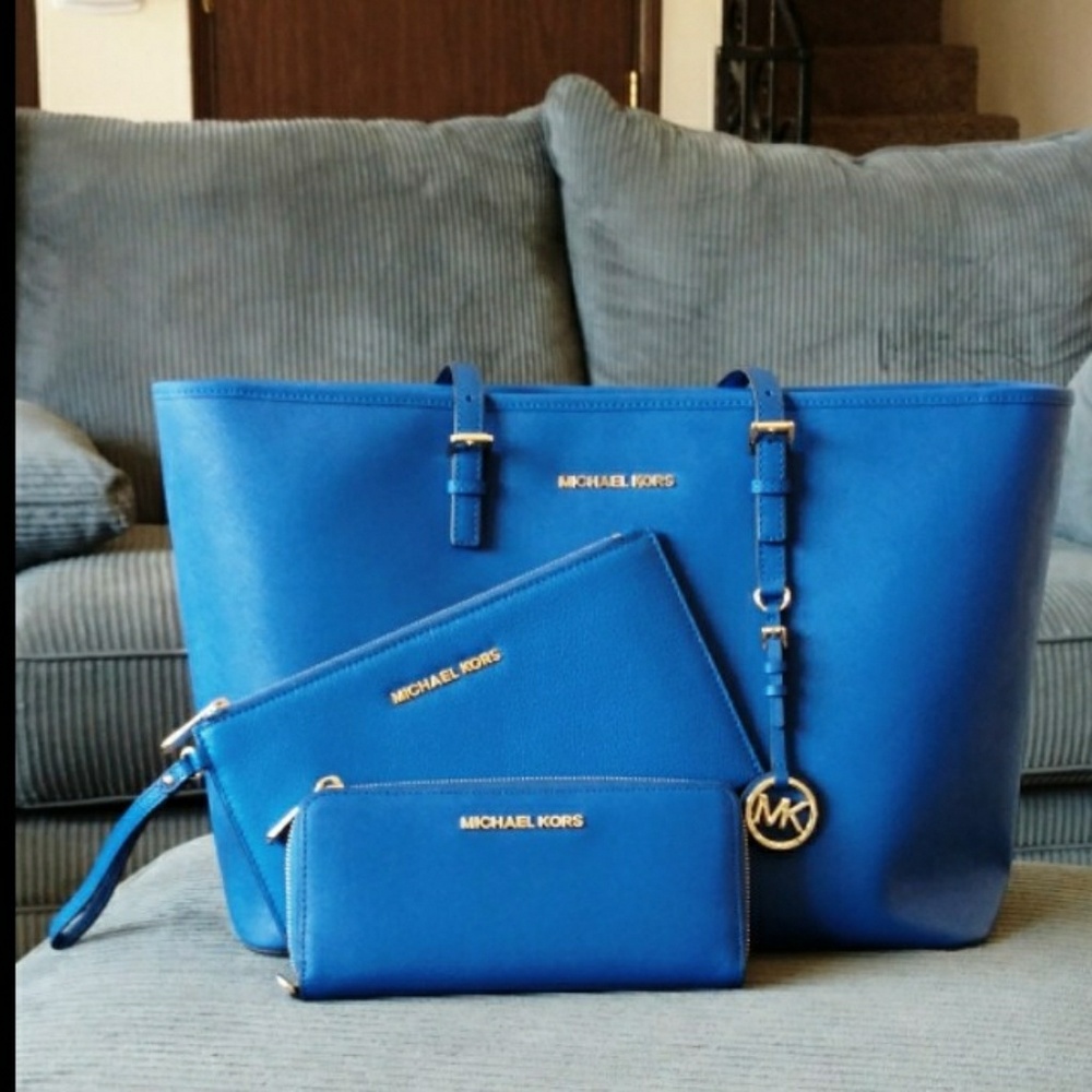 🌺SOLD🌺Michael Kors Jet Set Saffiano