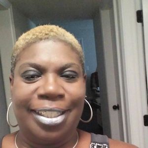 Meet your Posher, Beverly