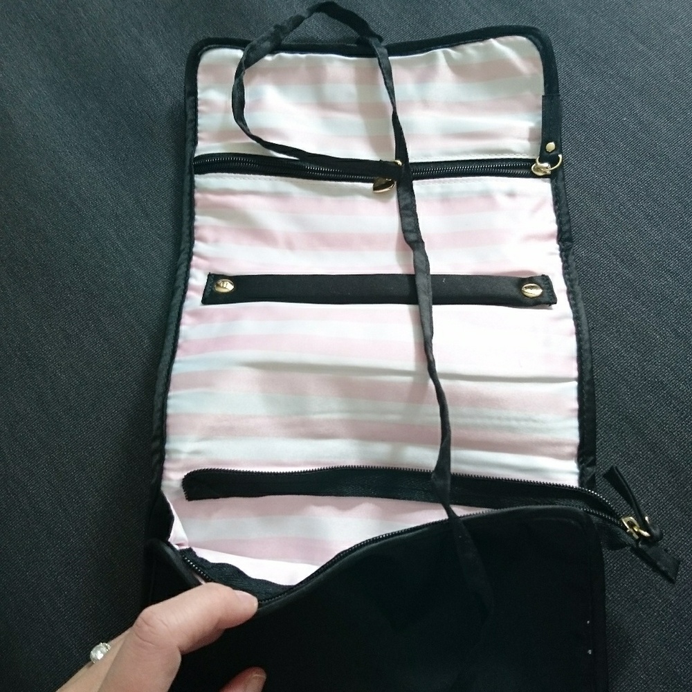 NWOT Victoria's Secret travel jewelry case
