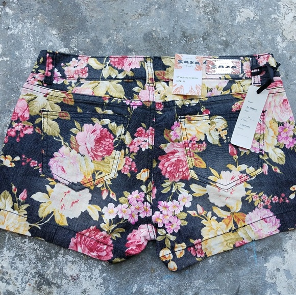 New Black/Colorful Floral Shorts - Picture 2 of 6