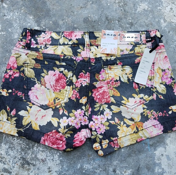 New Black/Colorful Floral Shorts - Picture 3 of 6