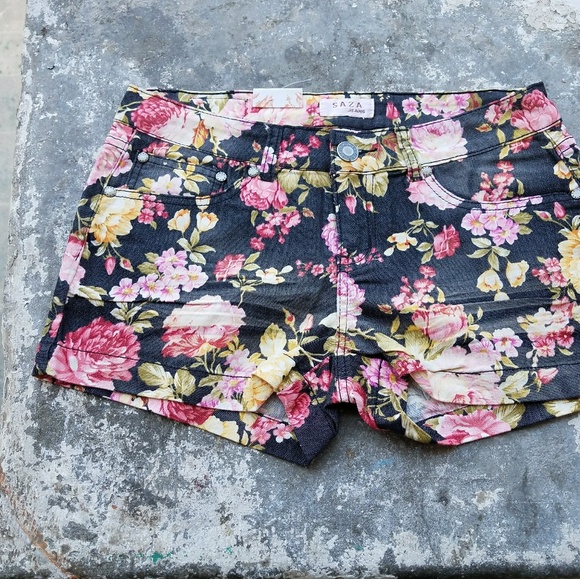 New Black/Colorful Floral Shorts - Picture 6 of 6