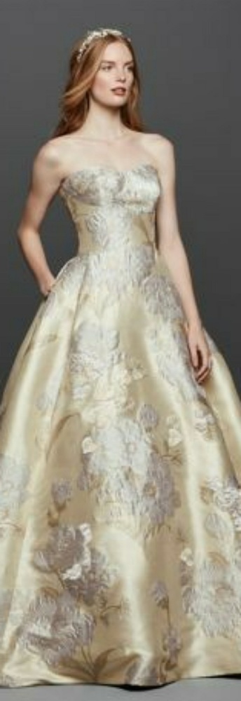 Oleg Cassini Wedding/ Ball Gown with pockets