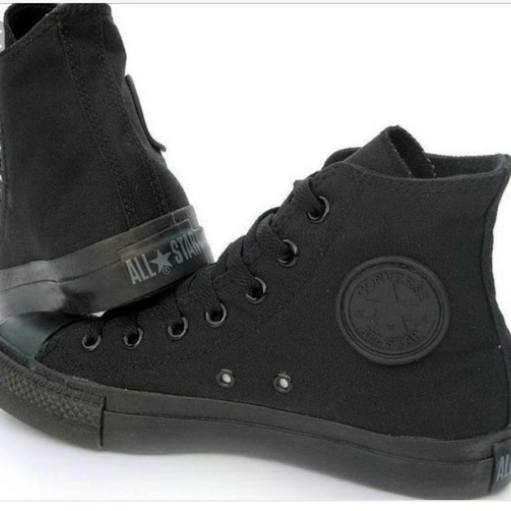 🖤All black hightop Converse 🖤