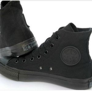 🖤All black hightop Converse 🖤