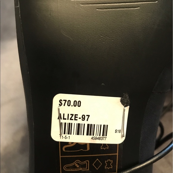 Aldo Flats - Picture 2 of 3