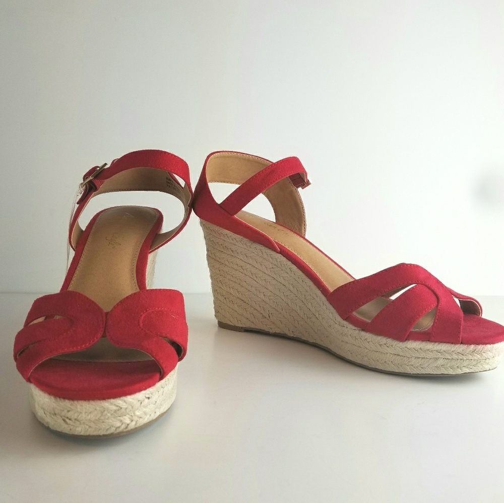 NEW! American Eagle Wedge Platform Heels