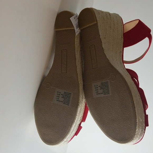 NEW! American Eagle Wedge Platform Heels - Picture 3 of 5