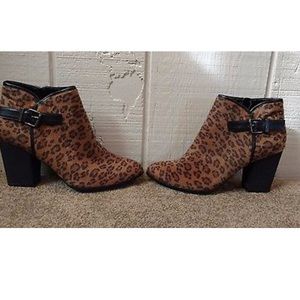 NWOT Libby Edelman Cheetah Print Ankle Booties 🐆