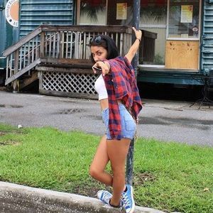 Meet your Posher, Caroline lola