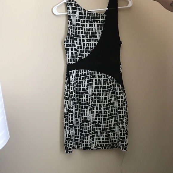 Dress with mesh cut outs - Picture 2 of 3