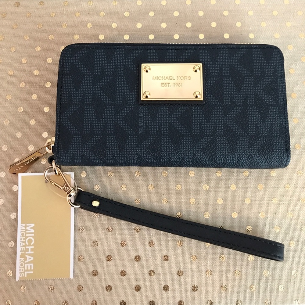 Michael Kors Jet Set Item - Large Phone Wristlet
