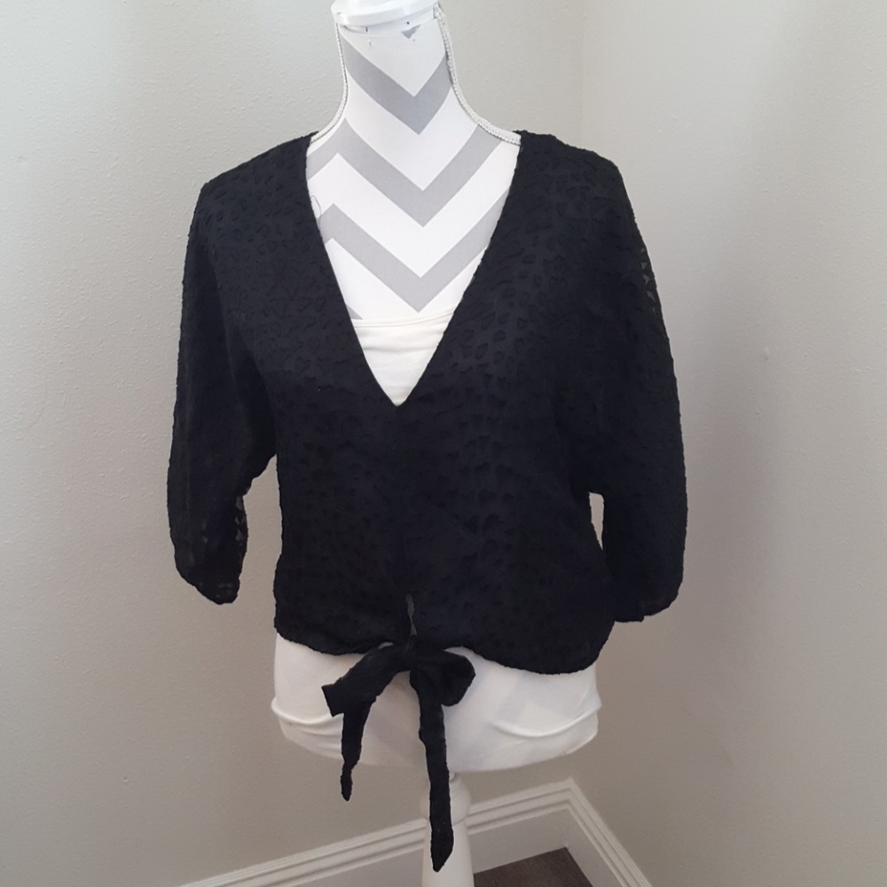 Black 3/4 sleeve v neck front tie top S forever 21