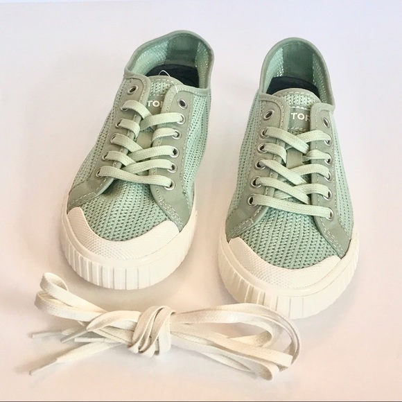🎉HP🎉TRETORN Perforated Sneakers - Picture 3 of 7