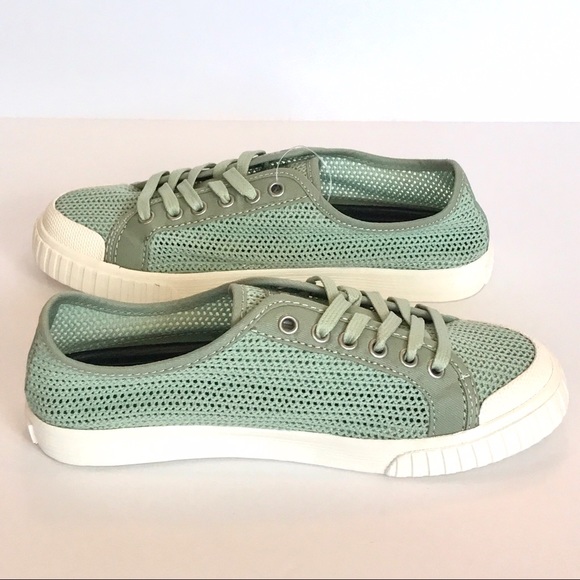 🎉HP🎉TRETORN Perforated Sneakers - Picture 4 of 7