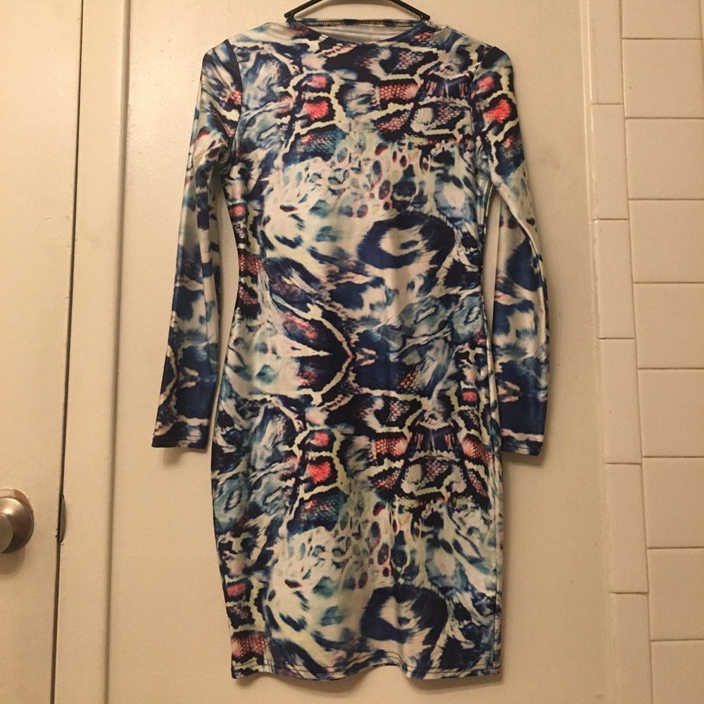 Long sleeve patterned mini body con dress