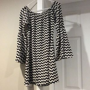 Chevron print bell sleeved dress