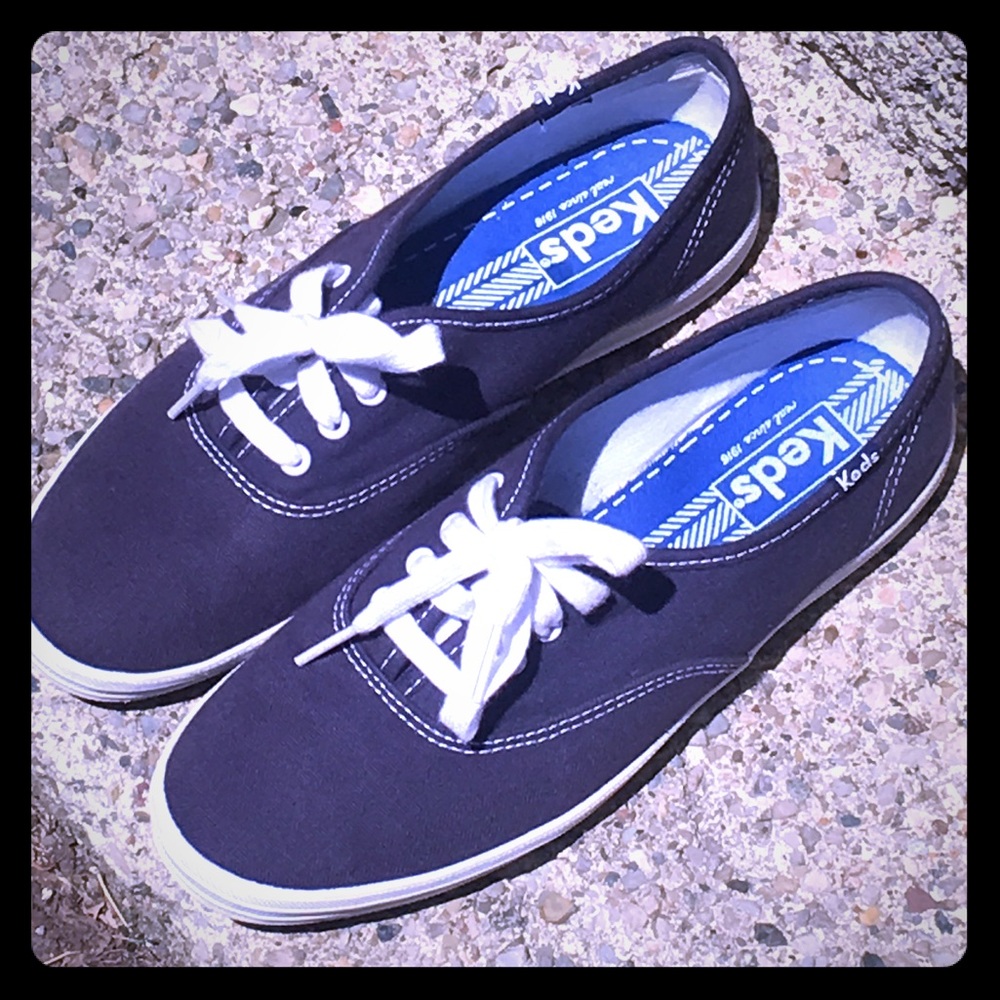 ⭐️ SOLD ⭐️ KEDS navy blue sneakers