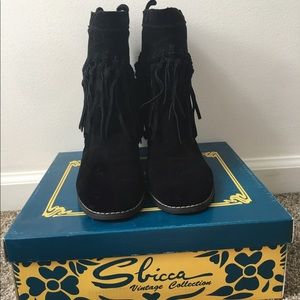 Sticca vintage collection fringe suede bootie
