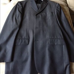 Burberry men"s 100% wool 40R suit