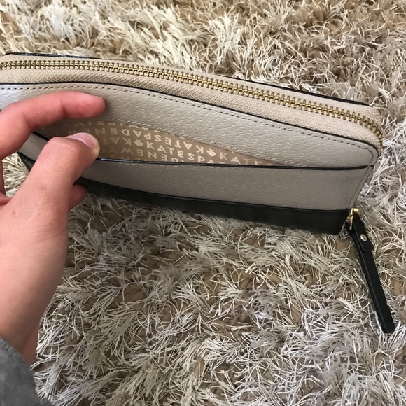 Kate Spade wallet - Picture 2 of 4