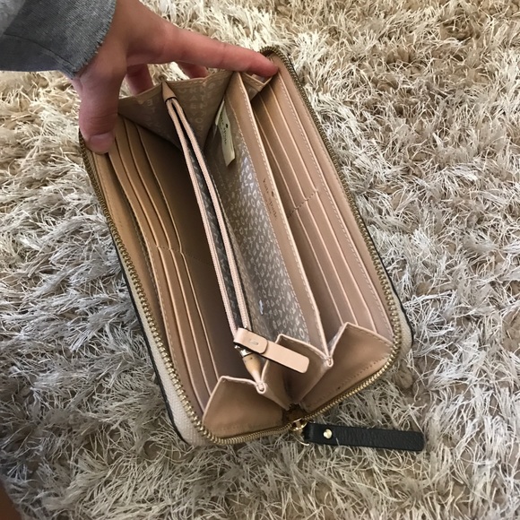 Kate Spade wallet - Picture 4 of 4