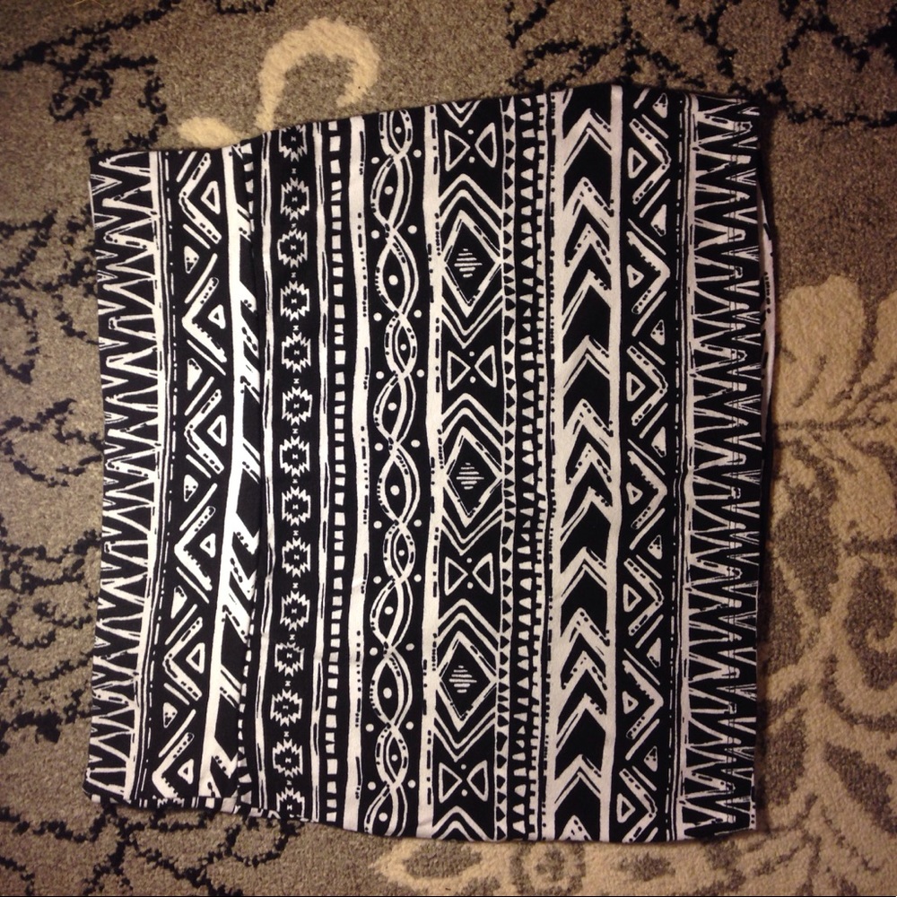 Black/White mini skirt