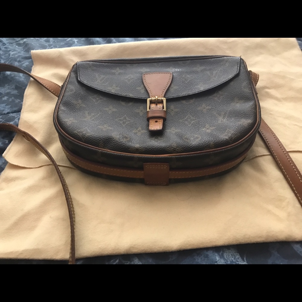 authentic LV purse .. has "sticky" pockets