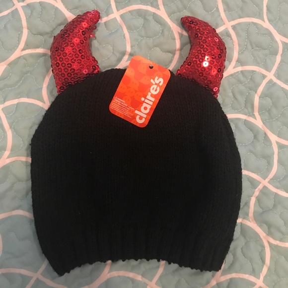 Claire's Accessories - Claire's devil horn beanie