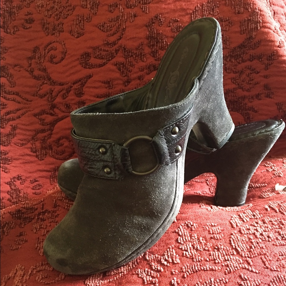 Born size 9 charcoal grey suede clog