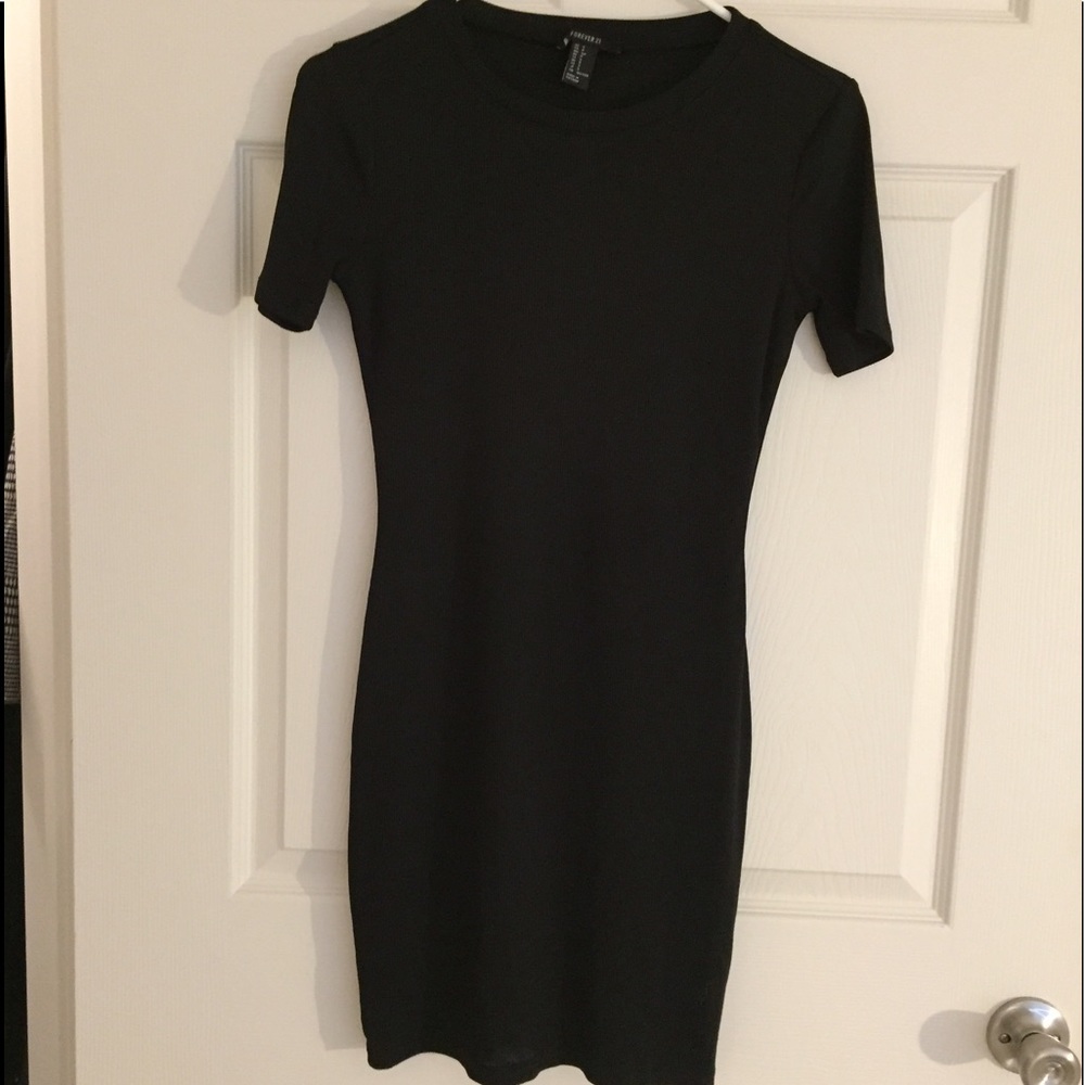 Short sleeve black minidress