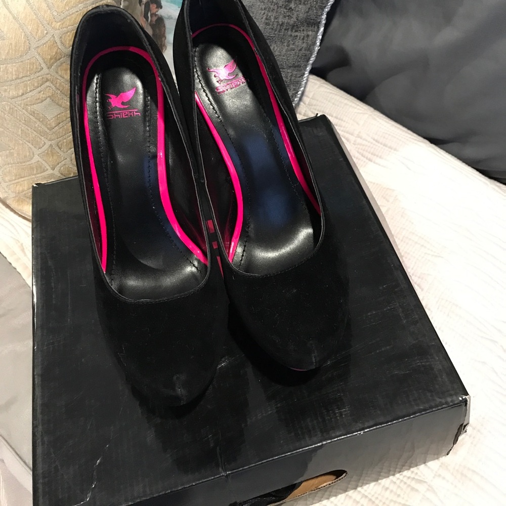 Shiekh Shoes: Black Velvet w/Neon pink/Fuchsia.